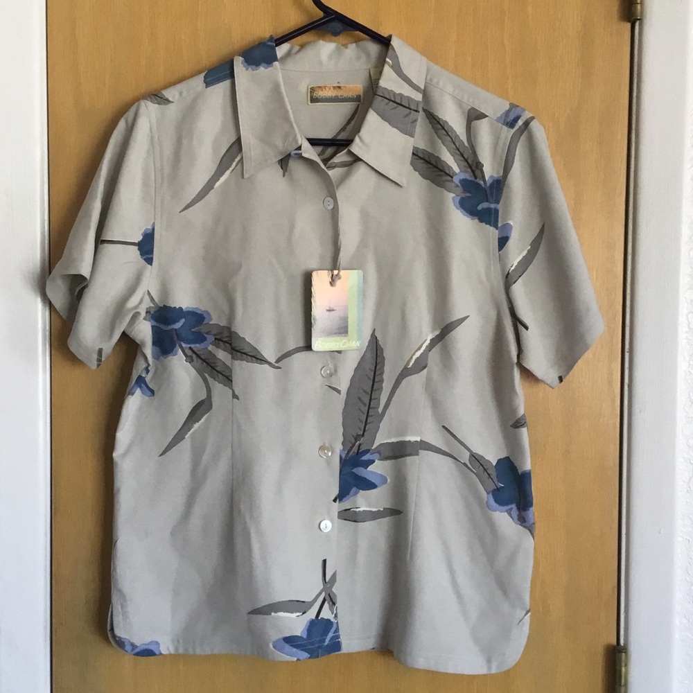 Woman’s Beige Short-Sleeve Floral Button-Up Shirt - Blue print